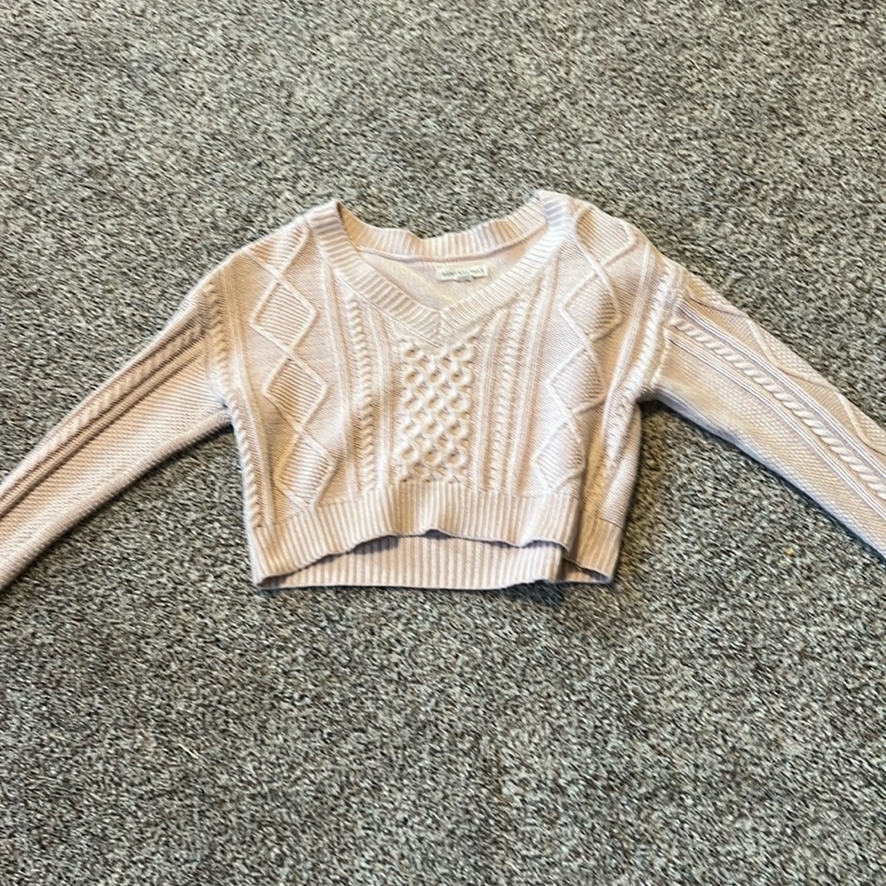 Aeropostale light pink cropped sweater, chunky knit pattern, v-neck